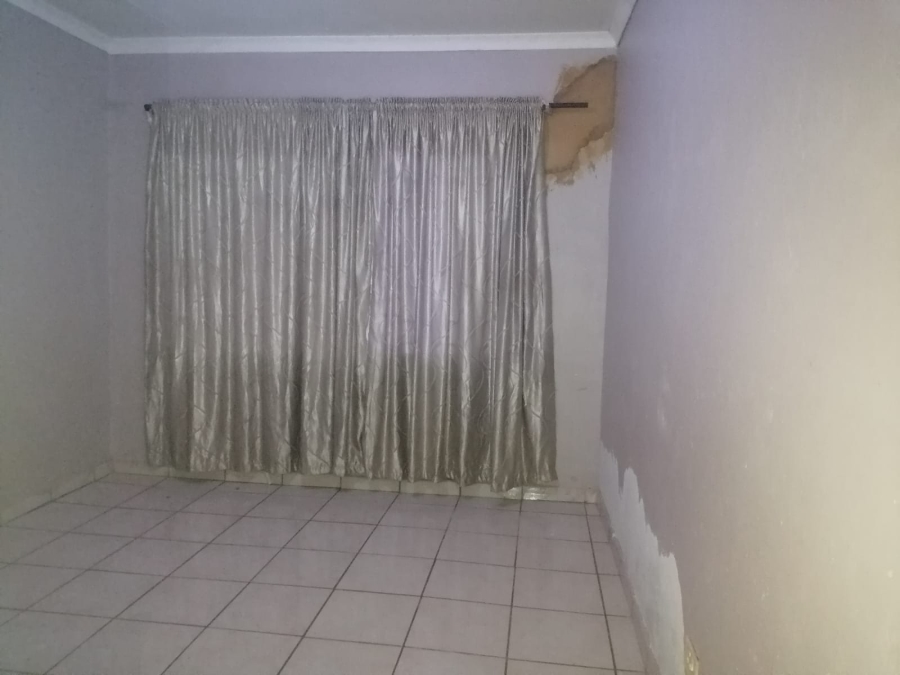 To Let 4 Bedroom Property for Rent in Geelhoutpark North West